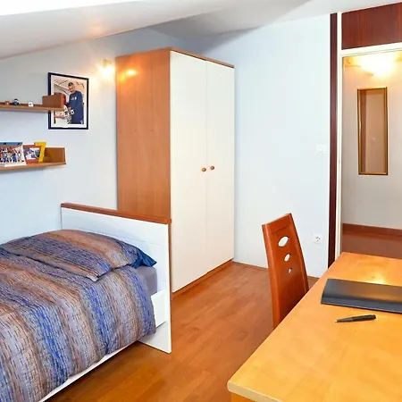 Franka Apartment Split